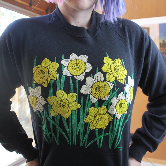 Vintage Sweaters - VINTAGE 90s SPRING Daffodil Sweatshirt